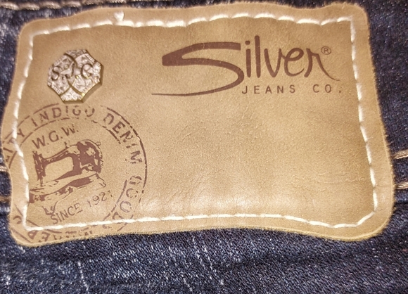 Silver Suki Mid Bermuda Capris Size 28 - Picture 3 of 6